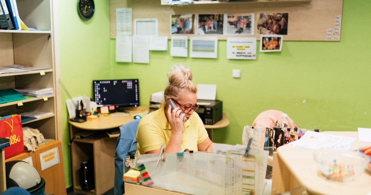 AI w analizie połączeń telefonicznych: czego manager może się dowiedzieć bez podsłuchiwania zespołu?
