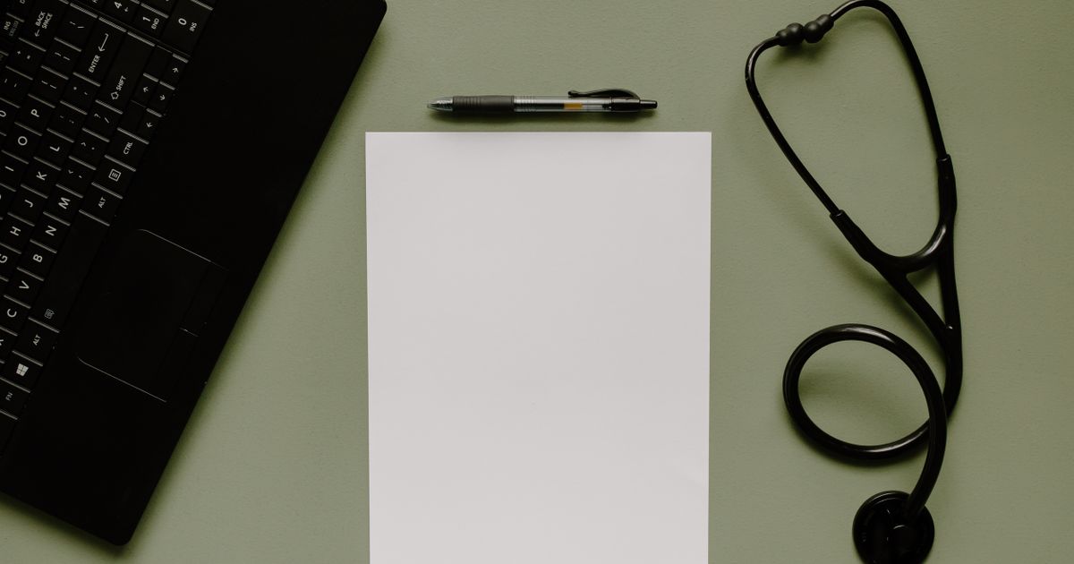 Treści kliniki tworzone przez AI: kiedy potrzebna jest etykieta?

