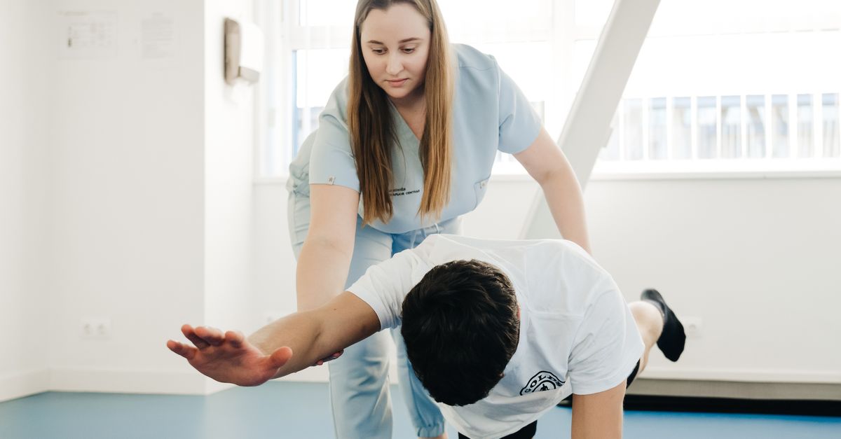 Rehabilitacja według ICF: jak lekarz i fizjoterapeuta dzielą kwalifikację?
