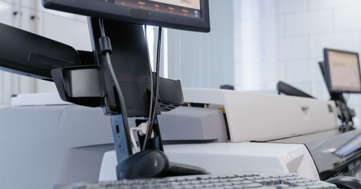 Czy opis AI na stronie kliniki obiecuje zbyt wiele?