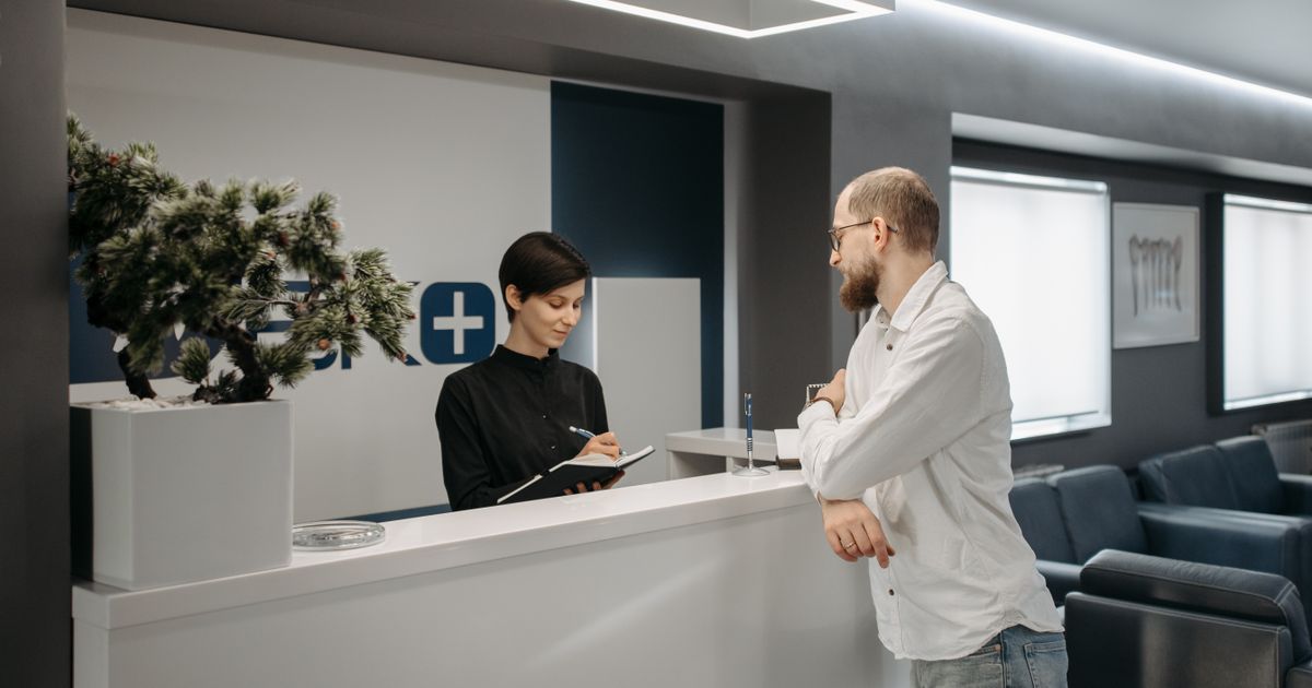 AI w integracji z telefonem VoIP: nagrania, transkrypcje, zadania i raport jakości obsługi
